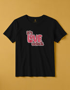 camiseta de algodon organico modelo love color negro whattii pecho