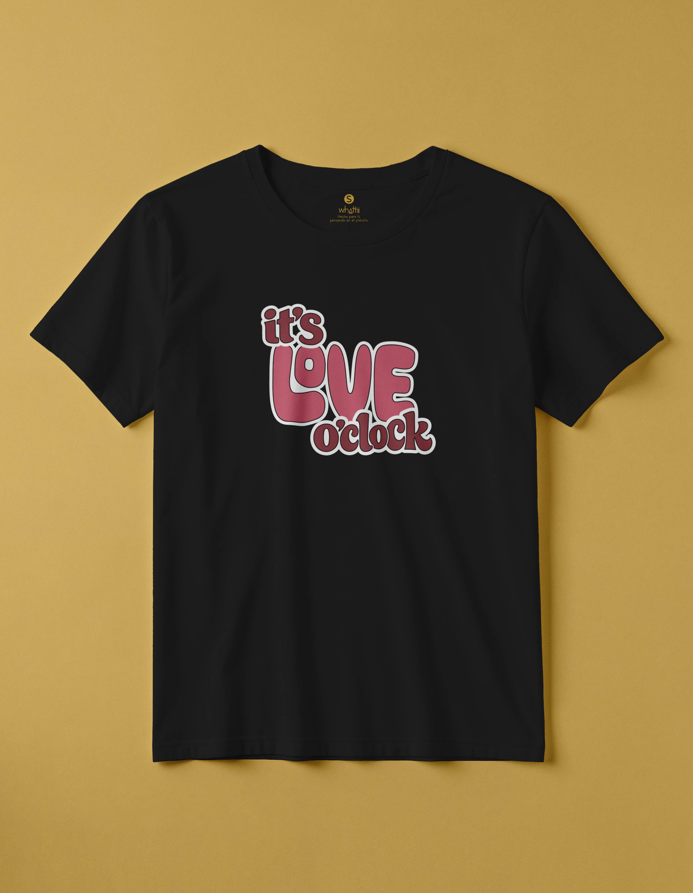 camiseta de algodon organico modelo love color negro whattii pecho